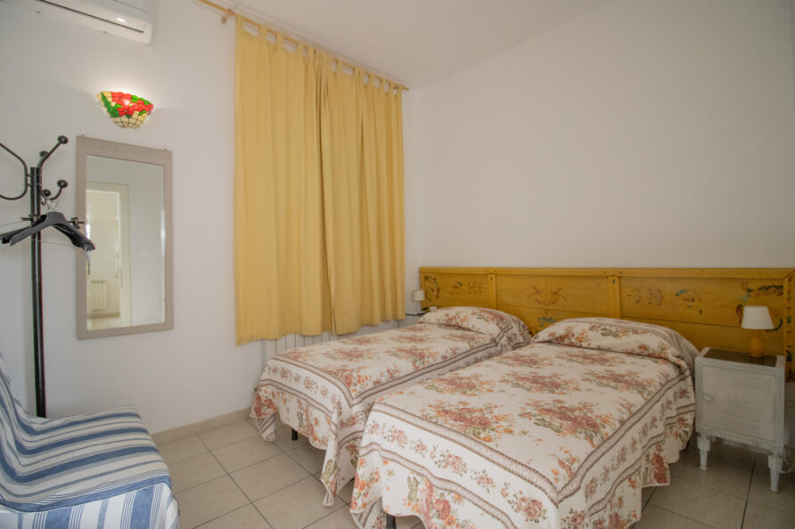 Italy Abruzzo Torre Mannella apartment La casa di Onnello bedroom