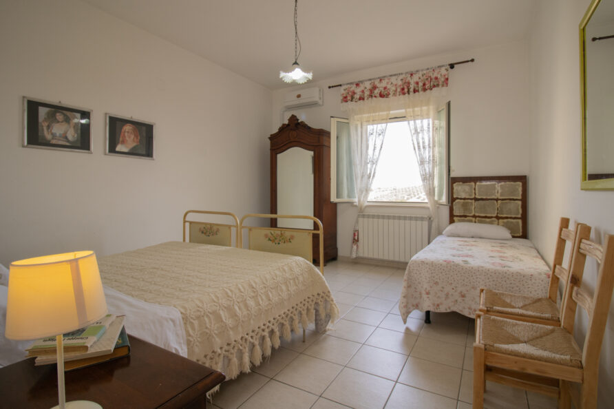 Italy Abruzzo Torre Mannella apartment La casa di Onnello bedroom