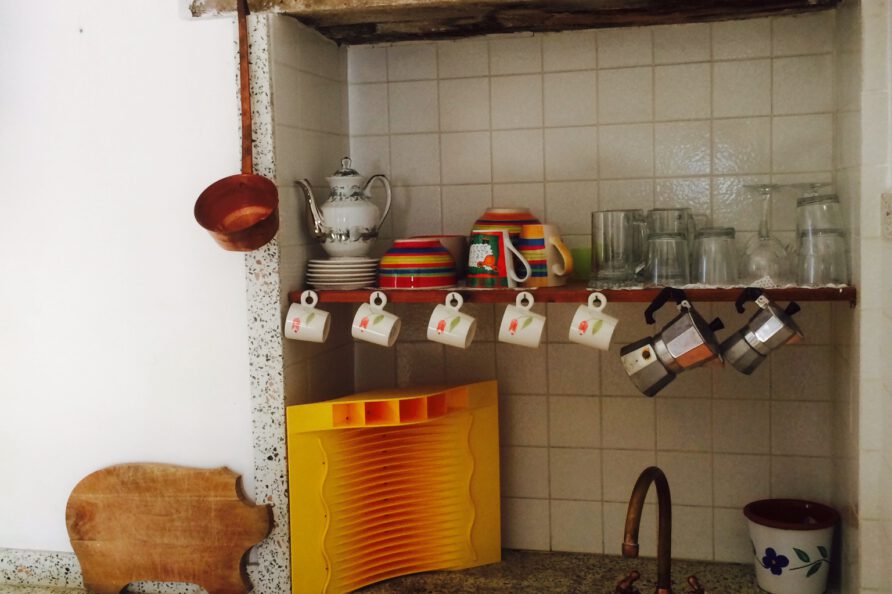 Apartment La Torretta kitchen tableware