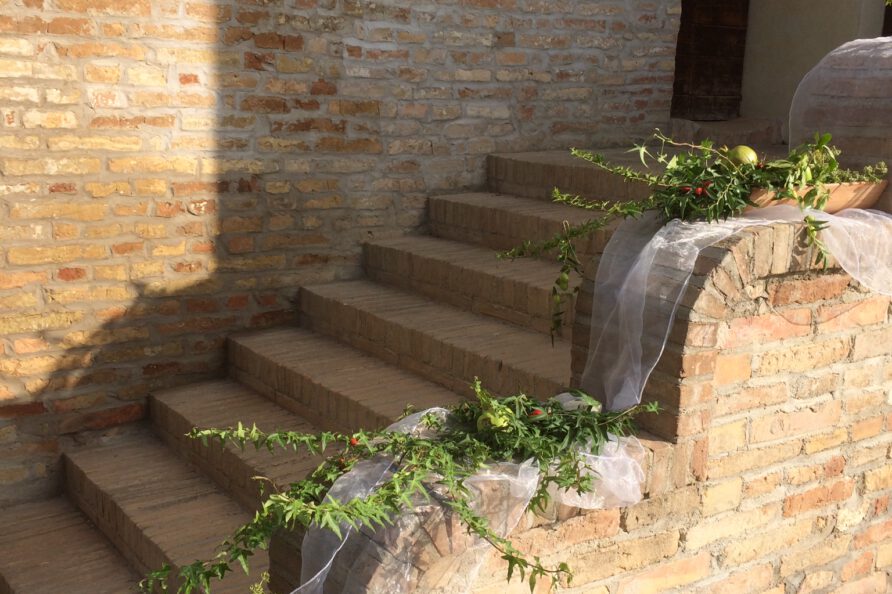Apartment La Torretta stairs wedding decoration