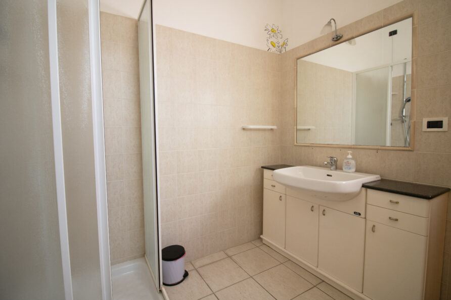 Italy Abruzzo Torre Mannella apartment La casa di Onnello bathroom