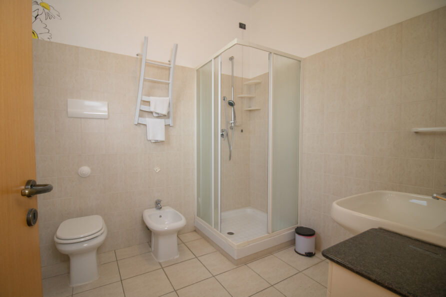 Italy Abruzzo Torre Mannella apartment La casa di Onnello batroom