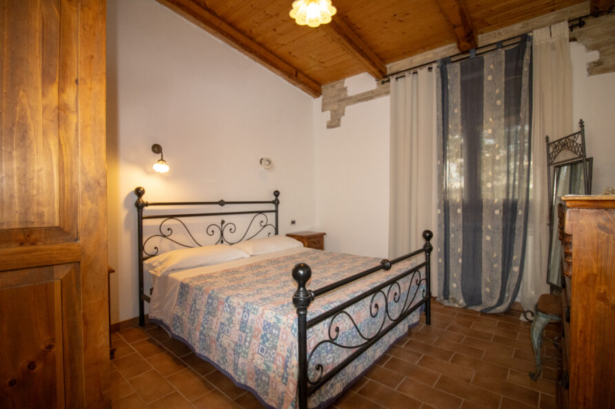 Italy Abruzzo Torre Mannella apartment La casa Di Dante bedroom