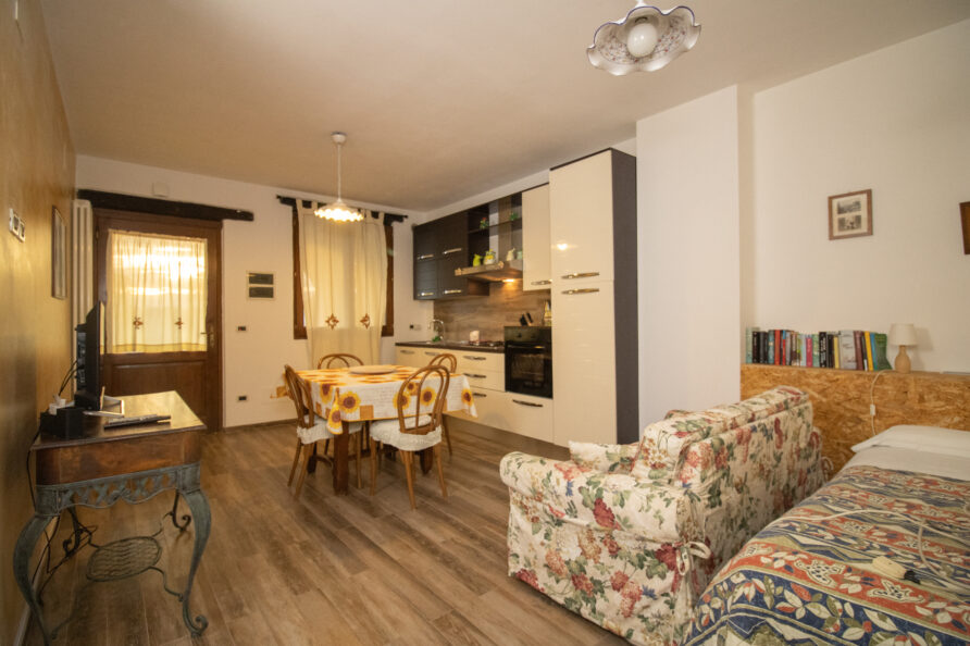 Italy Abruzzo Torre Mannella apartment La Loggia livingroom