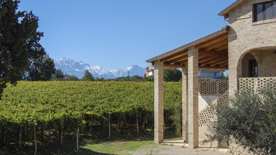 Agriturismo Torre Mannella vineyards Gran Sasso view