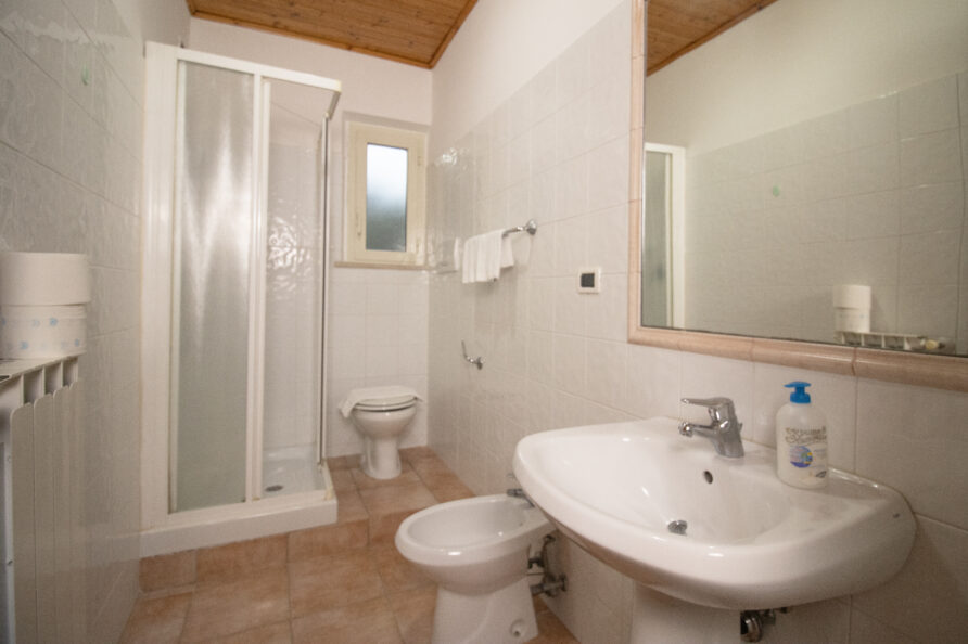 Italy Abruzzo Torre Mannella apartment bathroom