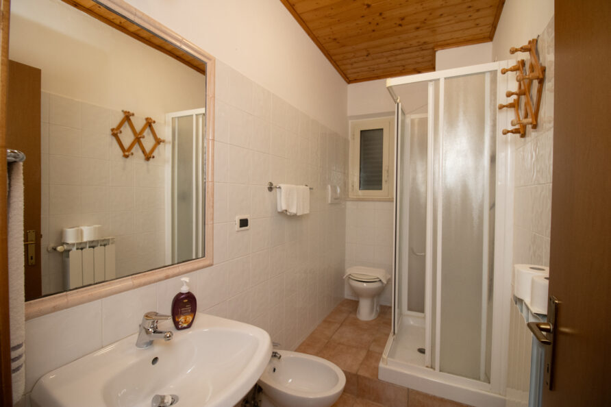 Italy Abruzzo Torre Mannella apartment batroom