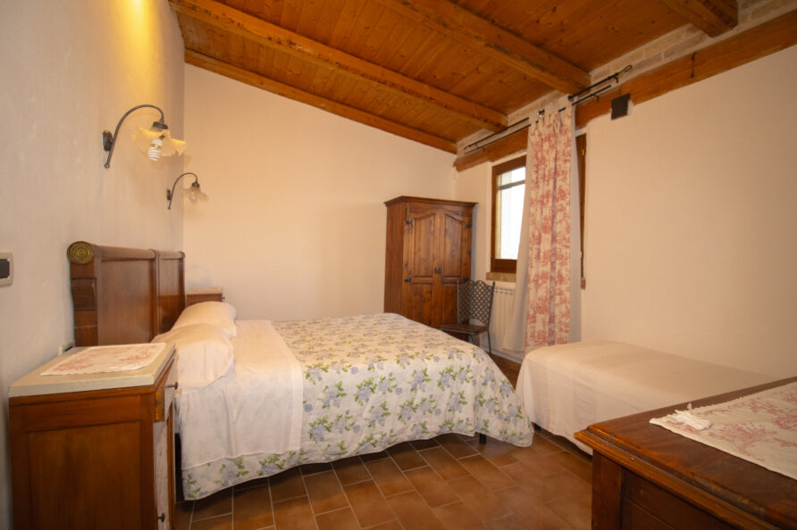 Italy Abruzzo Torre Mannella apartment La casa Di Dante bedroom